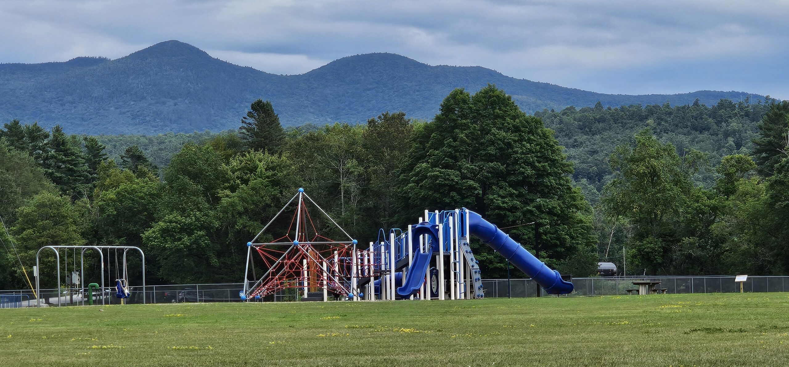 View of the park with mountains in background